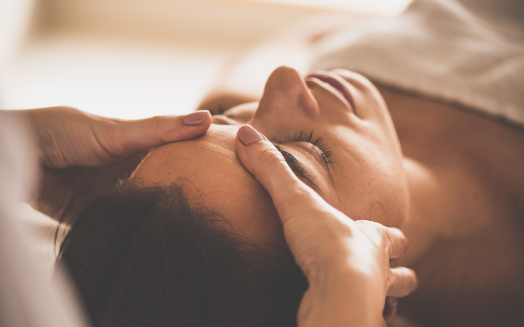 Massaggio connettivale viso